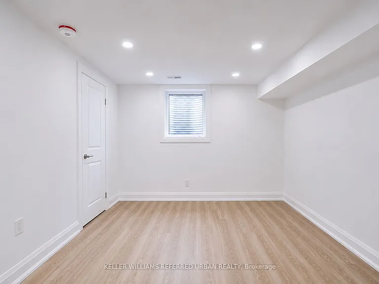 6 Chapeltown Cres #BASEMENT — Photo 2