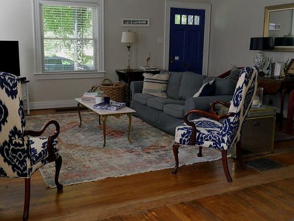 5th image of 117 N Broadway Park
