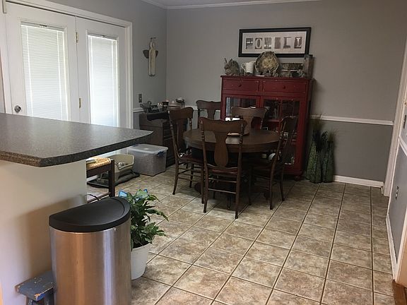 Dining area open to kitchen 