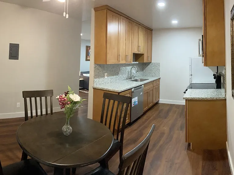 1691 Ontario Dr #1 — Photo 16