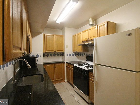 4th image of 900 W Side Dr #18-C