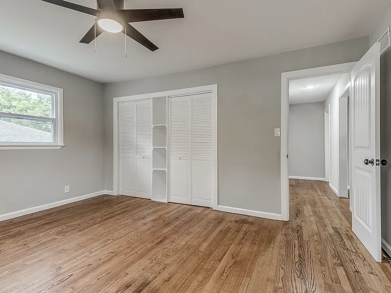 349 SE Rockwood Ave — Photo 37