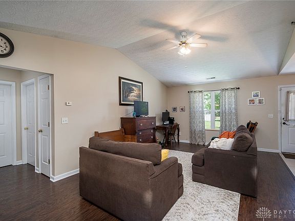 3rd image of 419 Limerick Dr