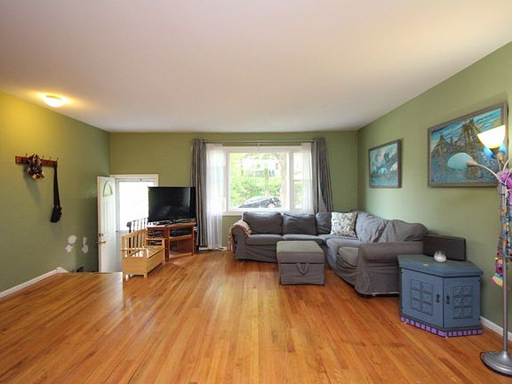 3rd image of 11 Collyer Dr