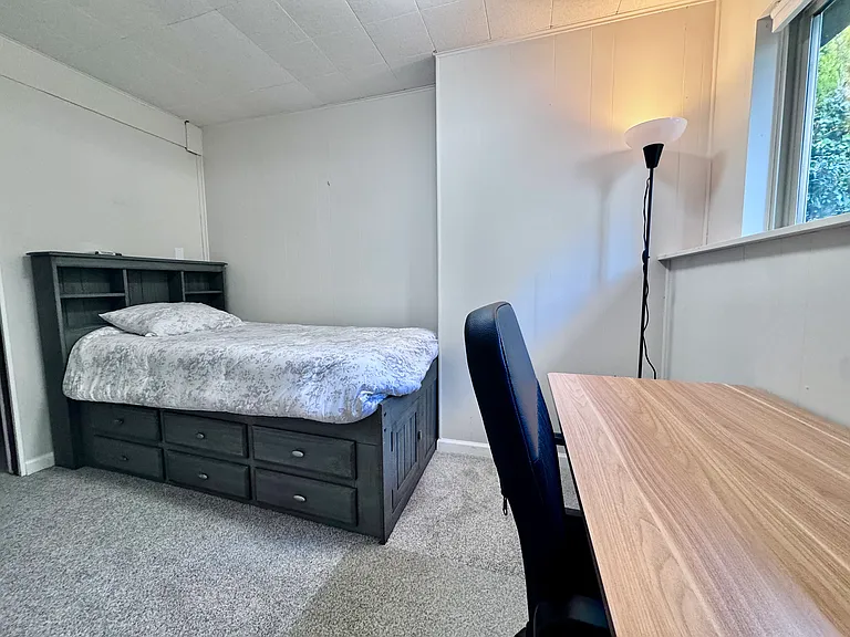 twin bed in room 5
