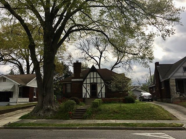 2nd image of 836 Stonewall St