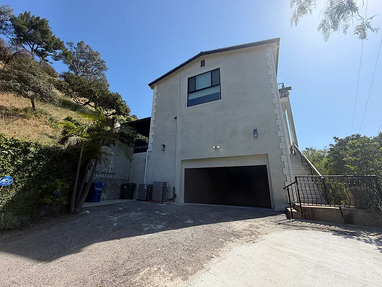2450 Coldwater Canyon Dr — Photo 46