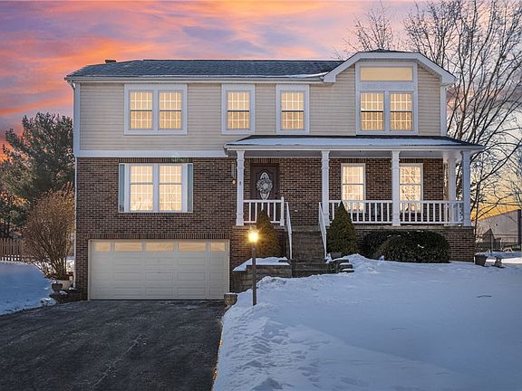 3rd image of 119 Clearbrook Dr