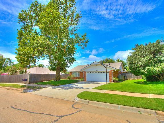 4th image of 1416 Greenwood Dr