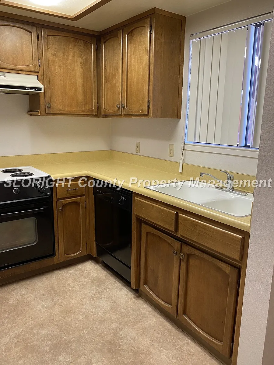 Building Photo - 680 Chorro St #1