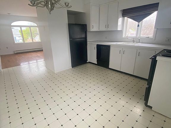 2nd image of 2-1918 Smith St #2