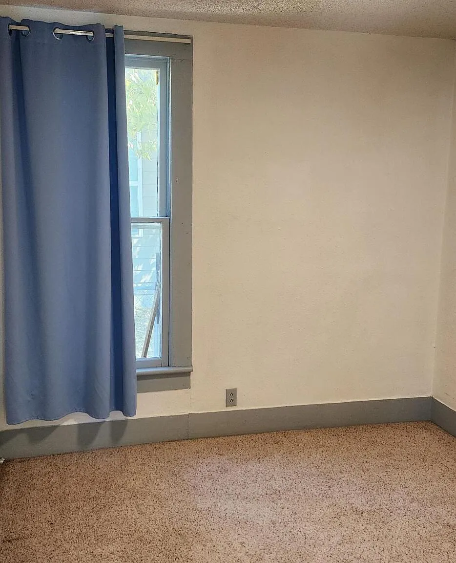 2 bed, 1.0 bath, 896 sqft, $950 — Photo 3