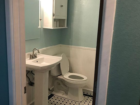 3rd image of 3207 Elma Dr