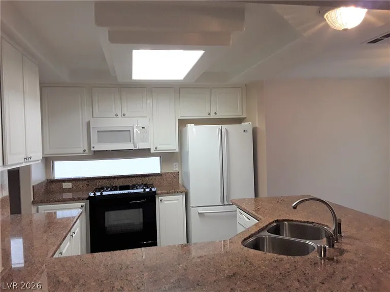 824 Ribbon Grass Ave — Photo 7