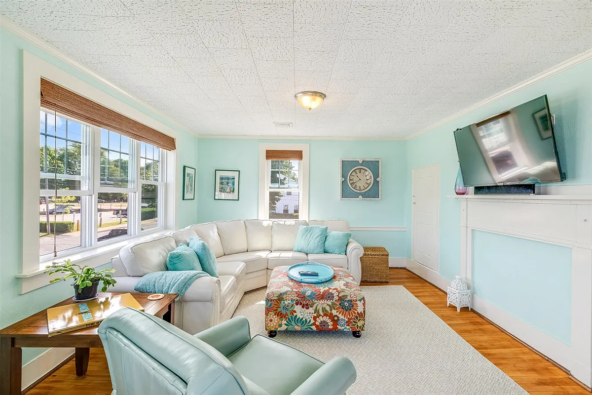 1 bed, 1100 sqft, $3,300 — Photo 4