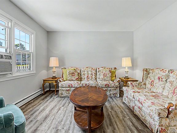 4th image of 38 Seely Street