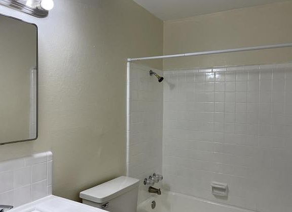 4th image of 3736 E Fairmount St