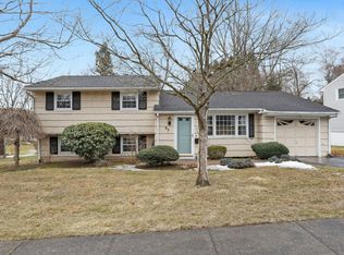 97 Pepperidge Cir, Fairfield, CT 06824