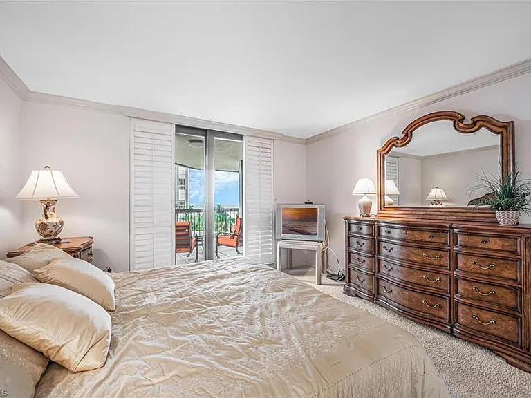 4551 Gulf Shore Blvd N #605 — Photo 19
