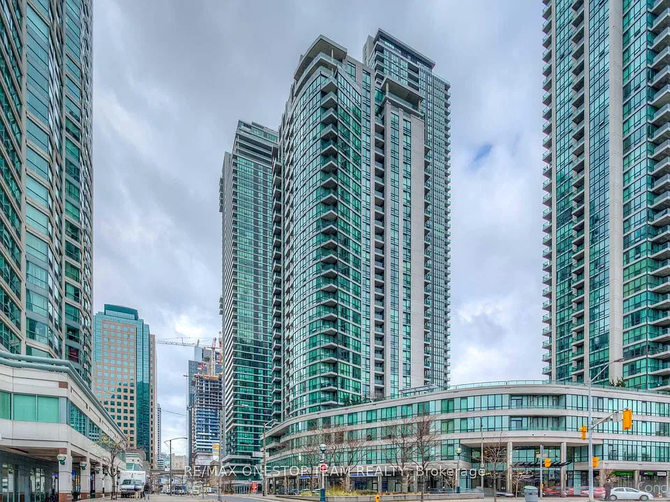 12 Yonge St #2211