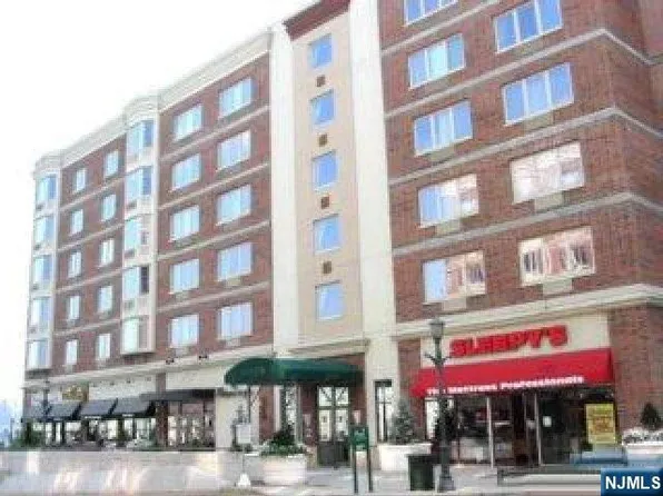 2314 City Pl, Edgewater, NJ 07020