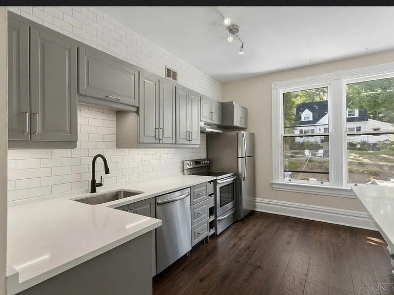 1 Moyer Pl #2 — Photo 2