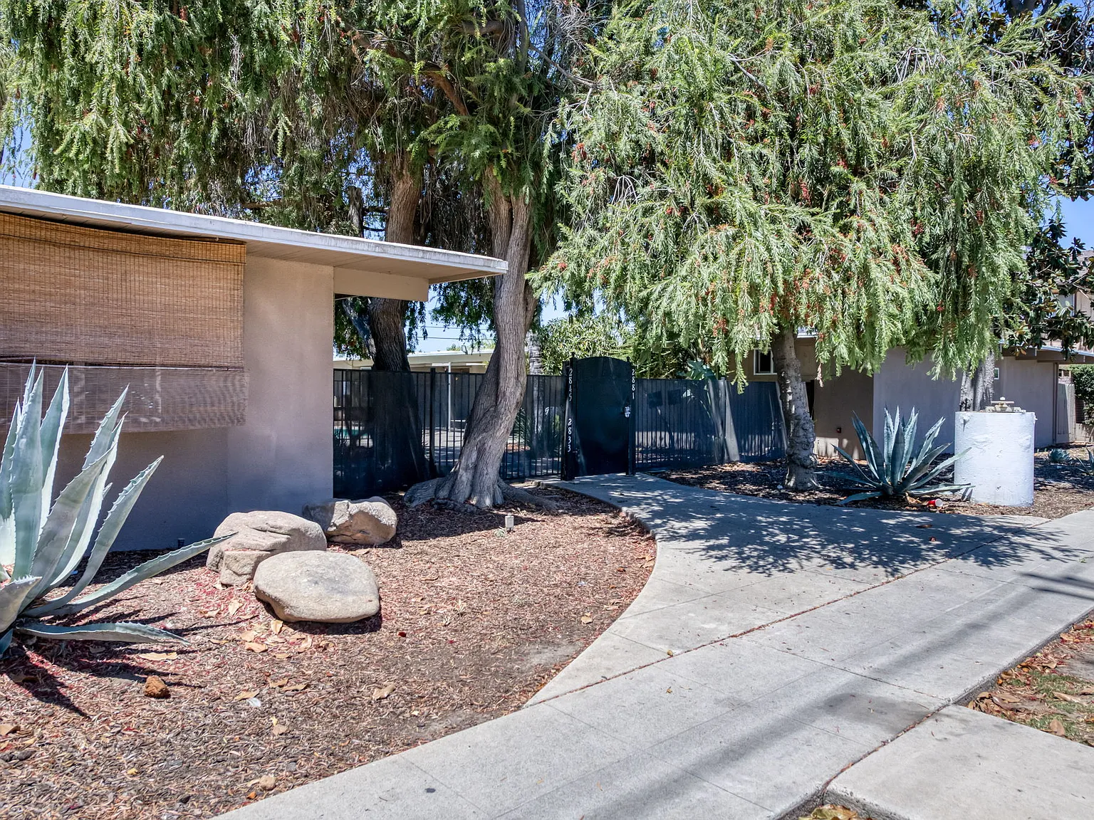 2 bed, 700 sqft, $1,500 — Photo 2