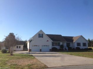 330 Caitlin Ln, Lexington, NC 27295
