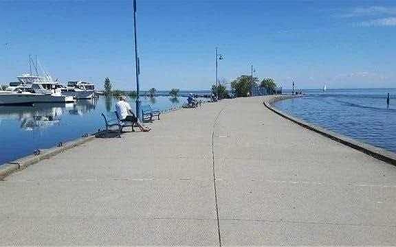 4th image of 1 Hurontario St #2102