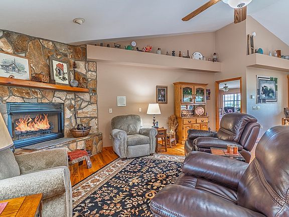 3rd image of 156 Pine View Ln