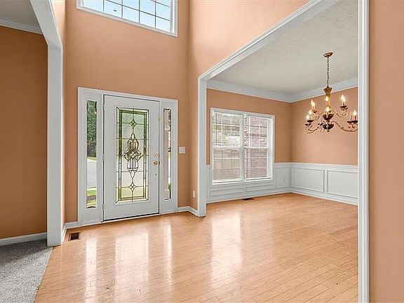 3rd image of 1600 Creek Pointe Cir