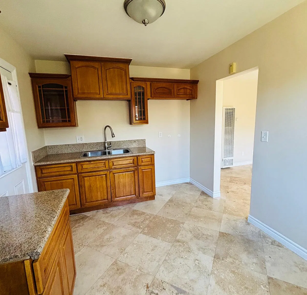 2 bed, 990 sqft, $1,975 — Photo 3