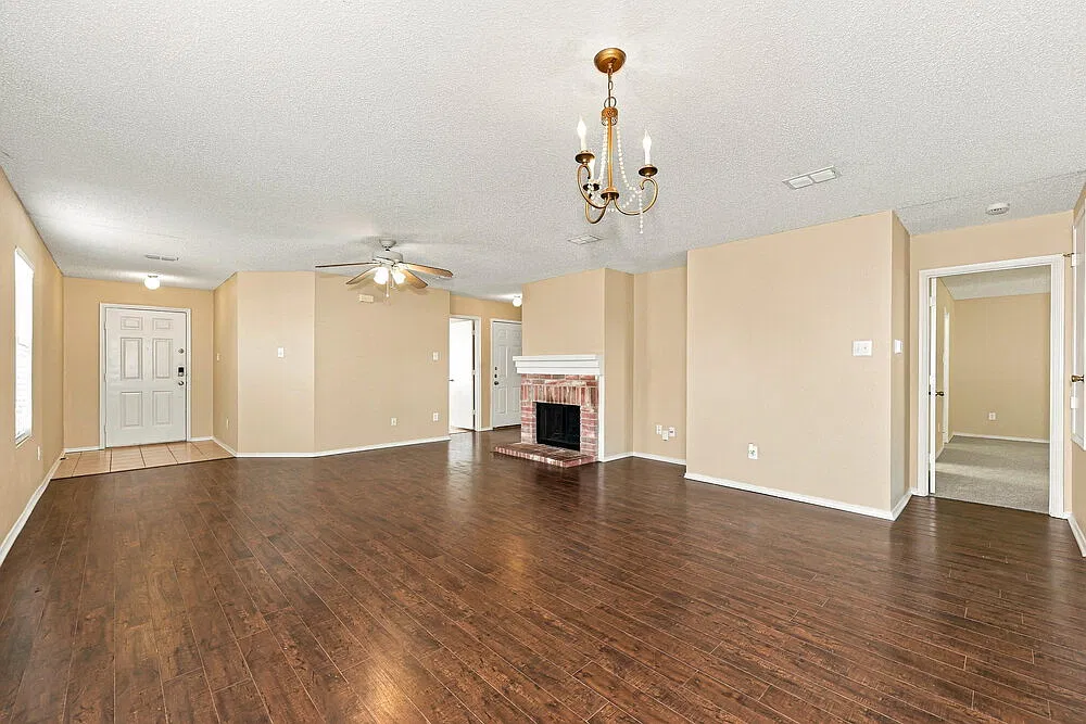 3 bed, 2.0 bath, 1648 sqft, $2,145 — Photo 4