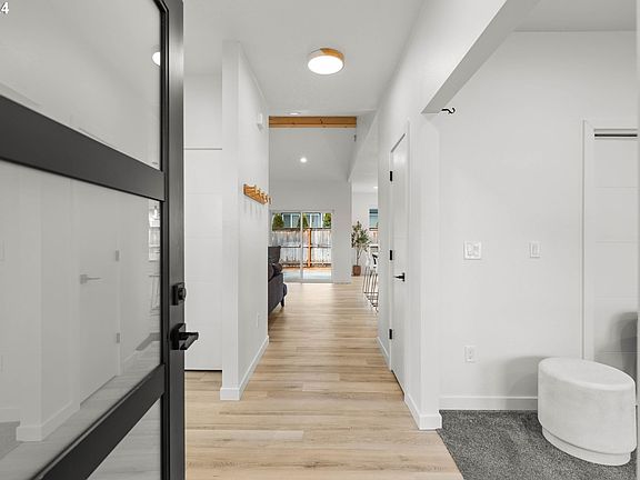 4th image of 1314 SE 21st Ave