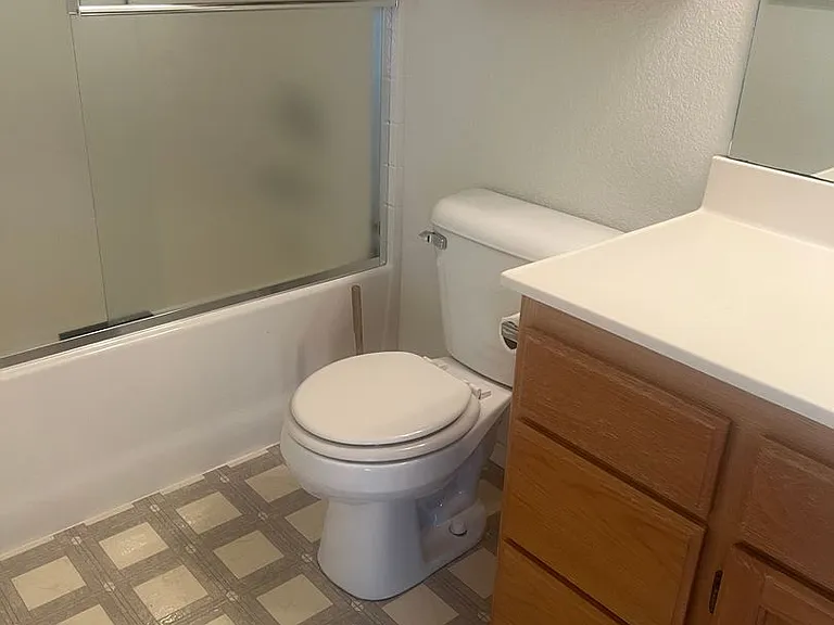 1460 Oxford Cir — Photo 16