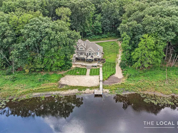 7805 Cougar Dr, Delton, MI 49046
