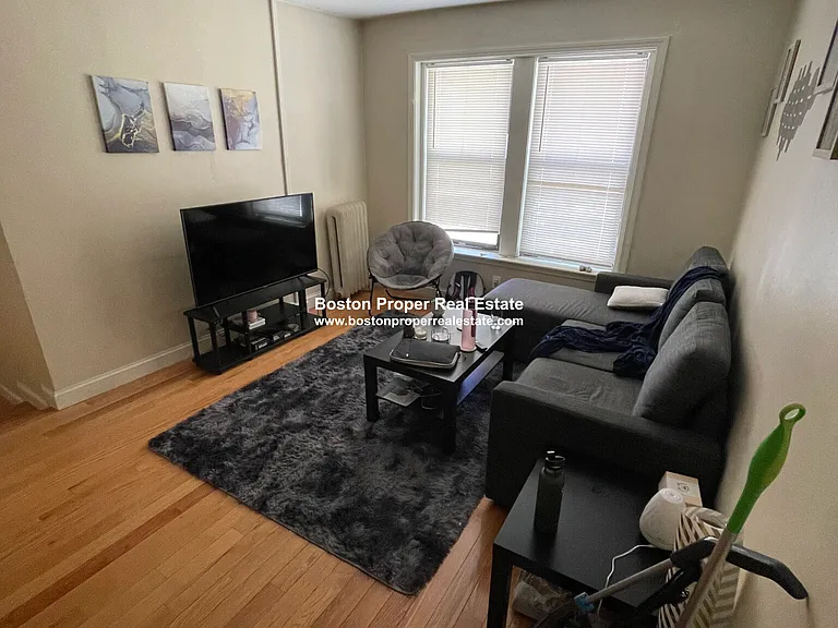 19 Peterborough St #4 — Photo 1