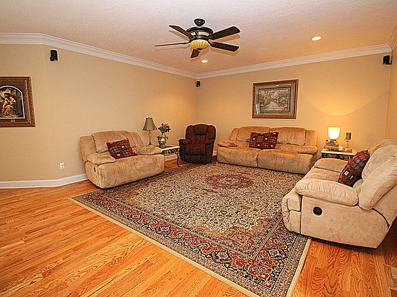 5th image of 144 Linden Ln