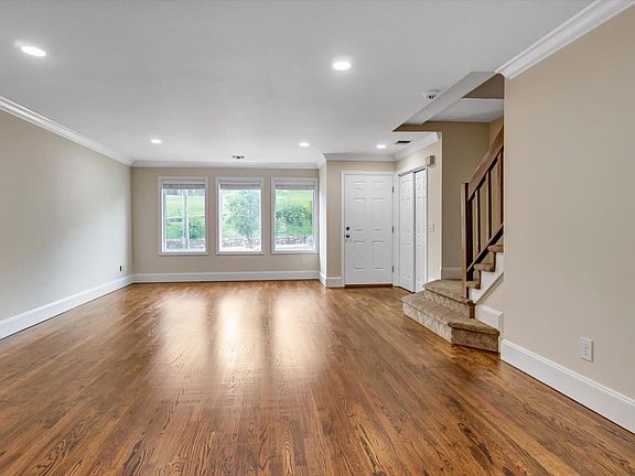 5th image of 236 Glen St