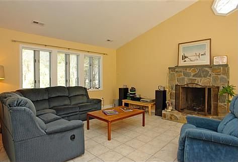 Living Room/Fireplace