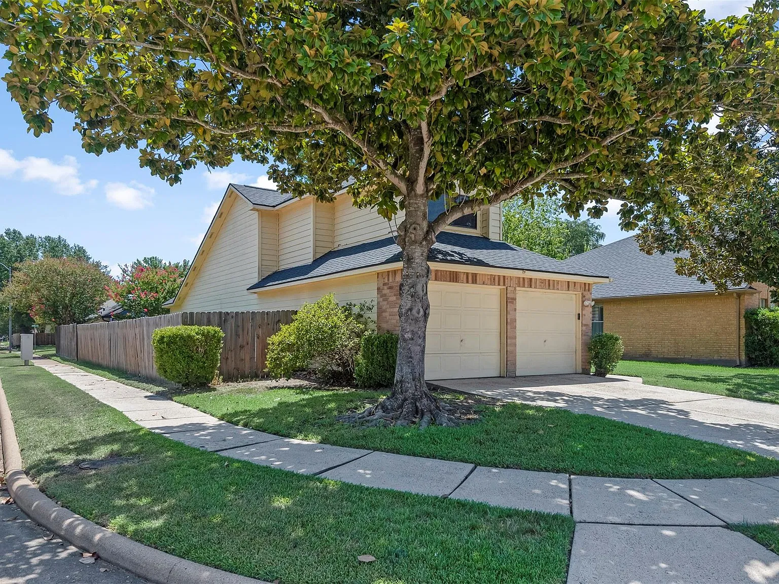 3 bed, 2.5 bath, 1661 sqft, $1,900 — Photo 3