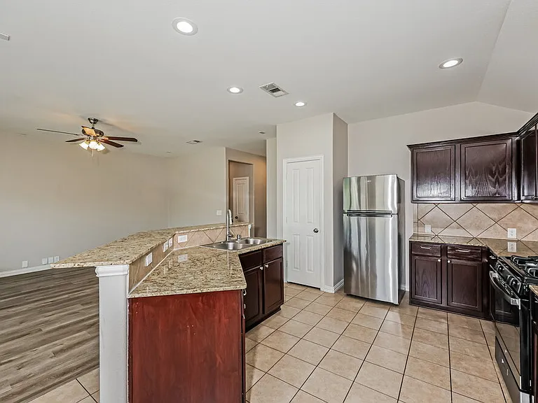1813 Sparrow Ln — Photo 7