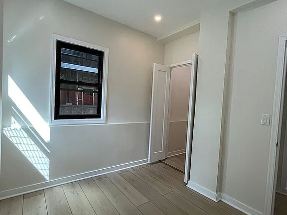 4th image of 105 W 55th St Frnt 2