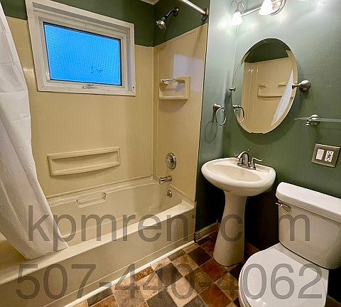 4th image of 502 Chestnut St
