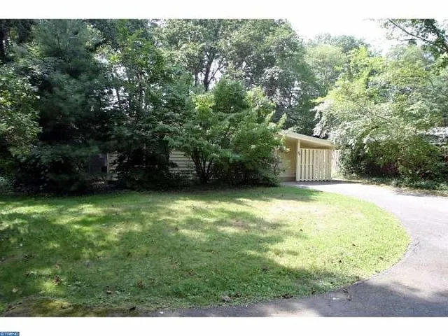 84 Dempsey Ave photo 1