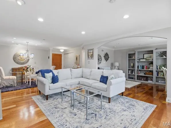 1512 Bedford Forge Ct APT 15, Chesterfield, MO 63017