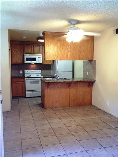 2236 Peach Ave APT 1 photo 1