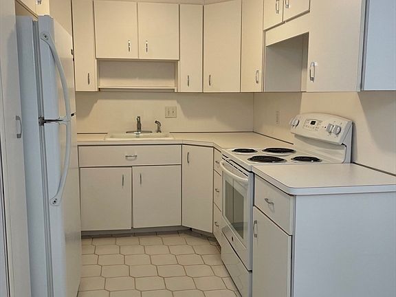 3rd image of 206 Rock St APT M5
