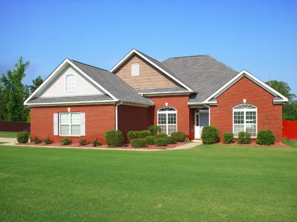 40 Shadow Wood Ln, Smiths Station, AL 36877