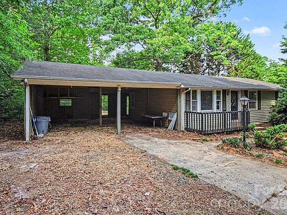 3rd image of 607 Texas Trl
